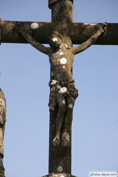 photo de Jésus en croix, calvaire de pierre