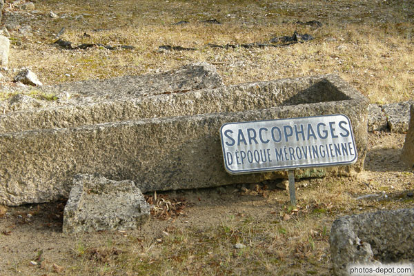 photo de sarcophages d'époque Mérovingienne