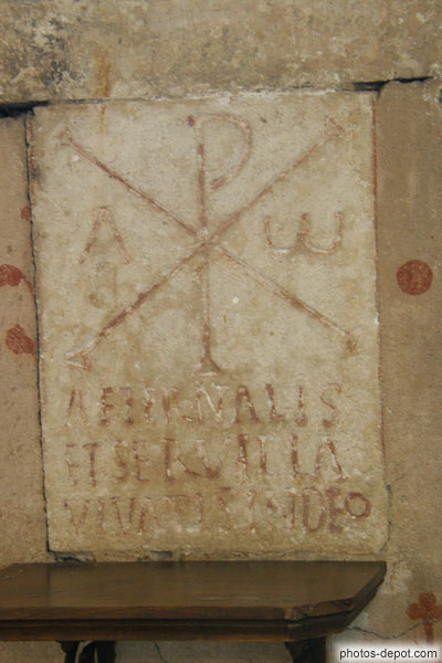 photo de Stèle paléochrétienne au Chrisme de l'an 400 avec épitaphe : 