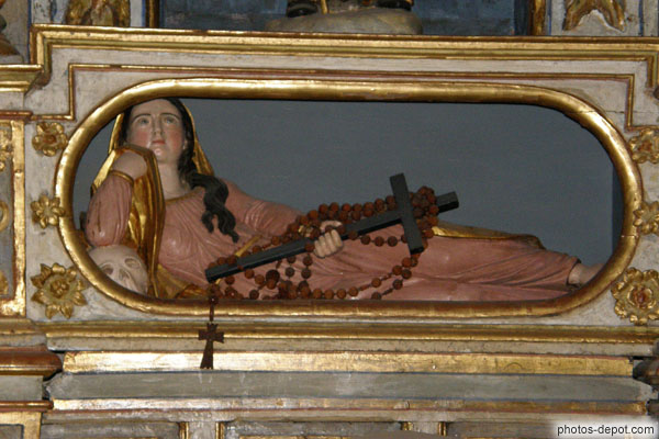 photo de Predelle a niche oblongue abritant une statue de Ste Madeleine couchée