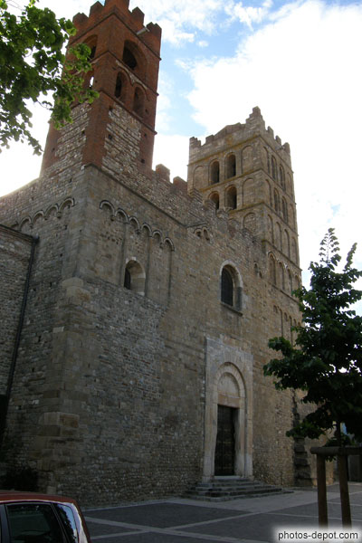 photo de facade de l'Abbaye d'Elne