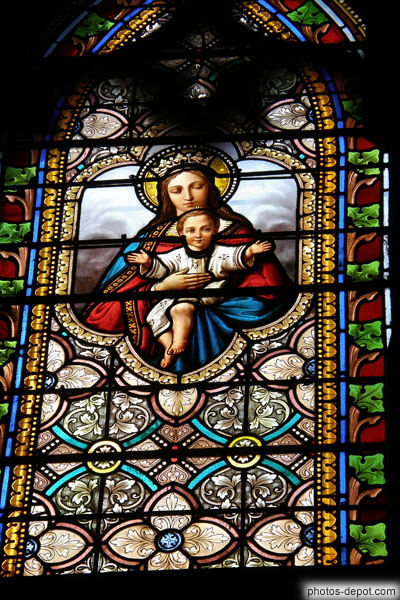 photo de Vitrail Vierge à l'enfant Jésus, dans la cathédrale