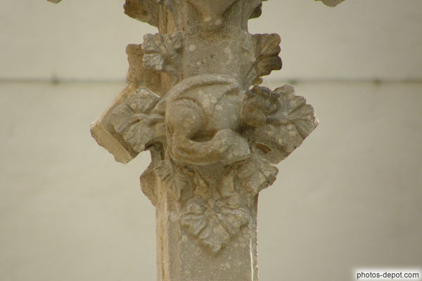 photo de détail sculptures la Creu, plaça del Ram