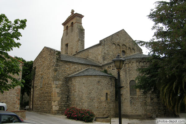photo d'Eglise pré-romane St André en forme de croix latine à 3 absides