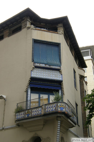 photo de balcon orné d'azulejos