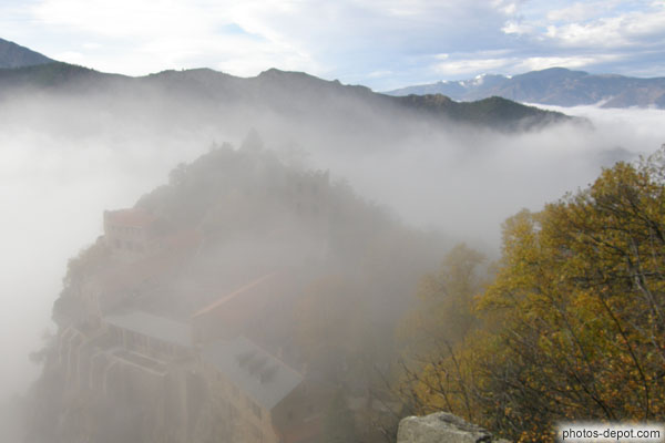 photo d'Apparition de l'Abbaye dans la brume