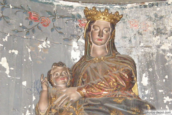 photo de Vierge couronnée et enfant Jésus bénissant