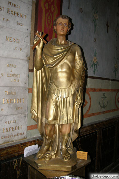 photo de saint Expédit, tenant la palme du martyr et une croix de bois