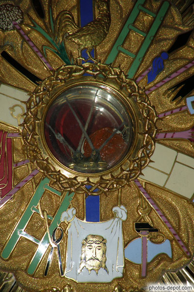 photo de Saintes Epines exposées dans un ostensoir