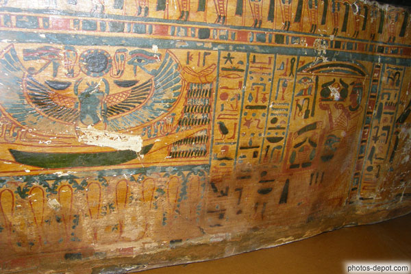 photo d'Hiéroglyphes sur sarcophage