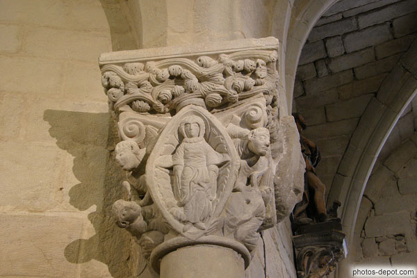 photo de Vierge en gloire sur chapiteau, oeuvre du MaÃ®tre de Cabestany