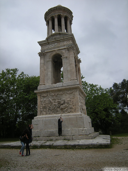 photo de Cénotaphe à Glanum rendant hommage à une famille gauloise ayant aidé Jules César lors de la conquête de des Gaules