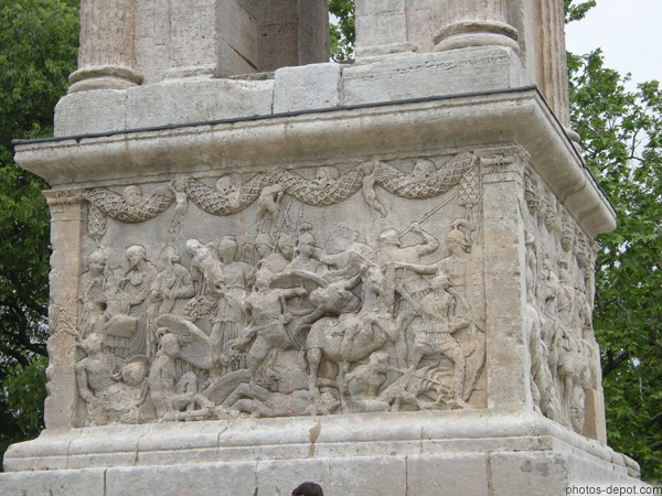 photo de Bas relief scène de bataille, Cénotaphe