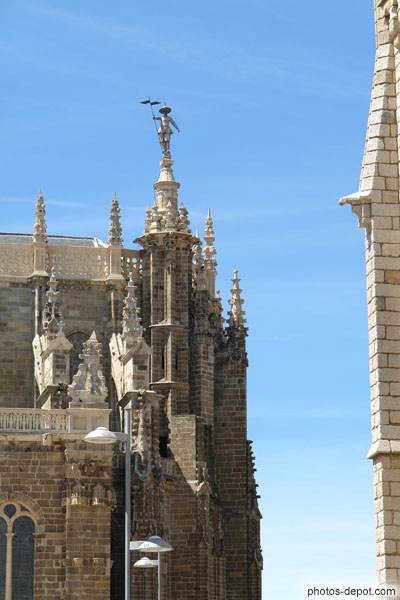 photo de Don Quichotte au sommet de la cathédrale