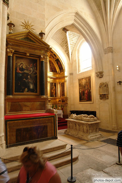 photo de Chapelle de la Visitation au gisant de l'évèque Alonso de Cartagena sculpté par Gil de Siloe, bras sud du transept
