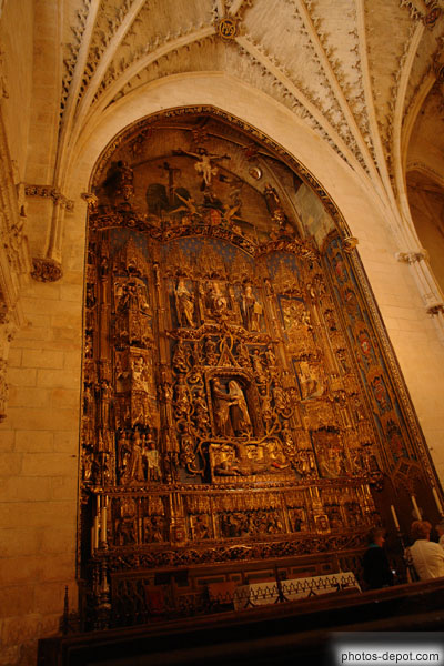 photo de rétable gothique-flamand taillé par Gil de Siloe représentant l'arbre de Jessé et la Vierge à l'Enfant, chapelle santa Ana