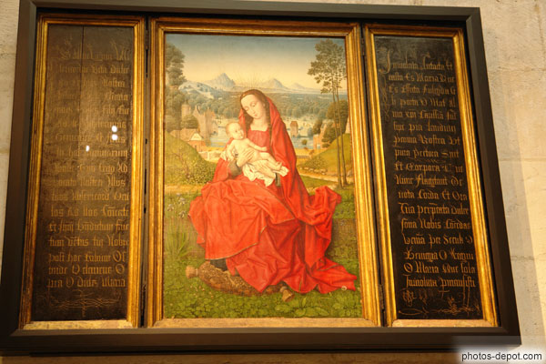 photo de Vierge à l'Enfant dans un paysage