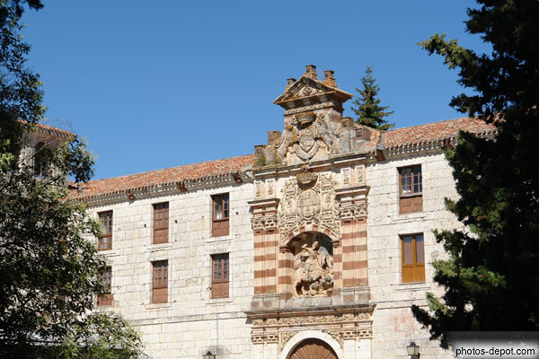 photo de Facade du monastère ou furent conservés les restes du Cid jusqu'au XIXe siècle
