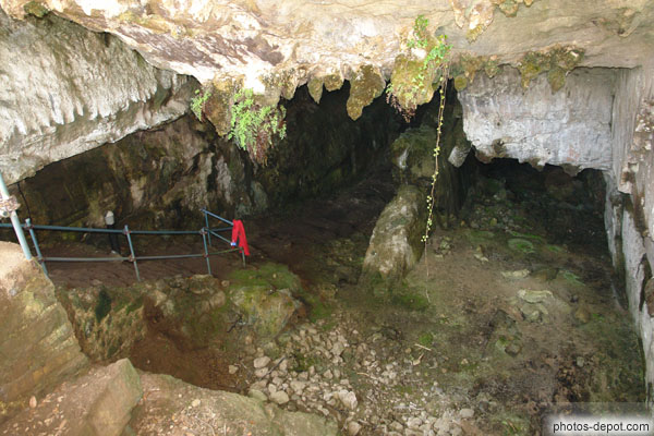photo d'entrée de la grotte préhistorique
