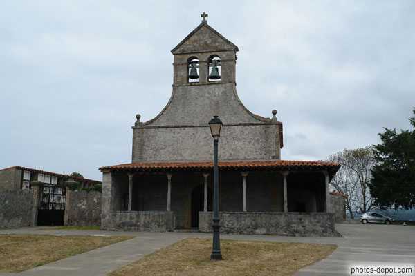 photo de église à mur clocher
