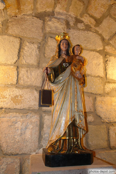 photo de Vierge à l'Enfant tenant un scapulaire dans sa main droite