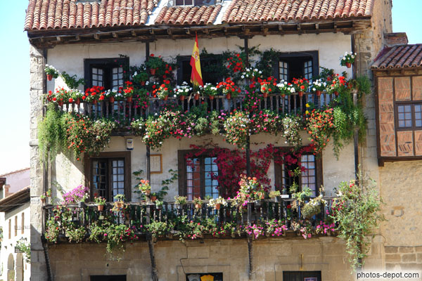 photo de balcons fleuris
