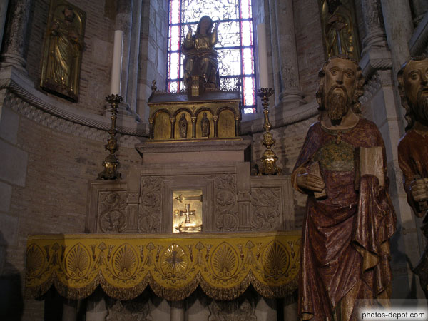photo de reliquaire et autel chapelle rayonnante
