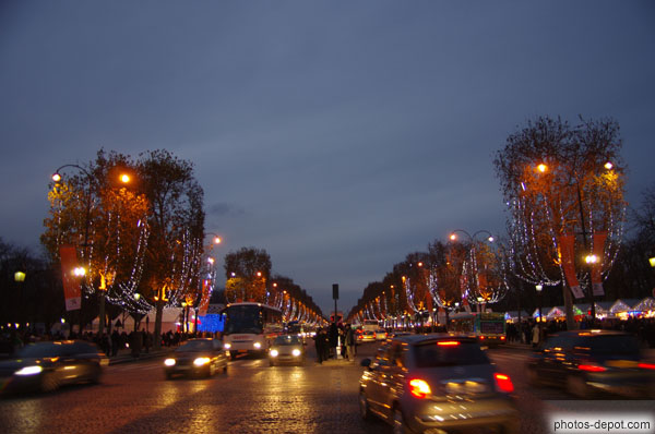 photo de Champs élysées illuminés de nuit