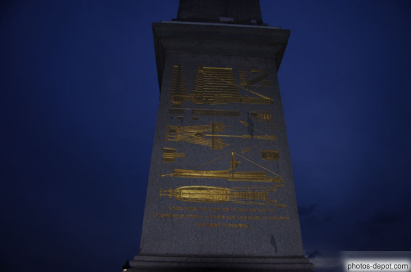 photo d'inscriptions obelisque