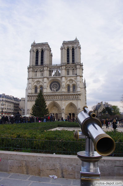 photo de Notre Dame de Paris et longue vue