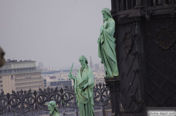photo d'Apôtres sculptés par Geoffroi-Dechaume