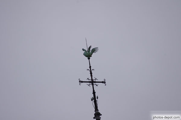 photo d'au sommet de la flèche, une croix et un coq
