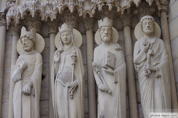 photo de Élie, la veuve de Sarepta, Salomon et saint Pierre au piedroit de gauche du portail ste Anne