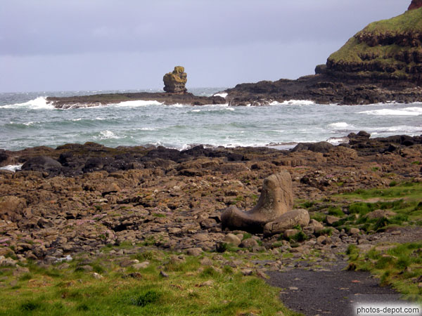 photo de roches volcaniques en bord de mer