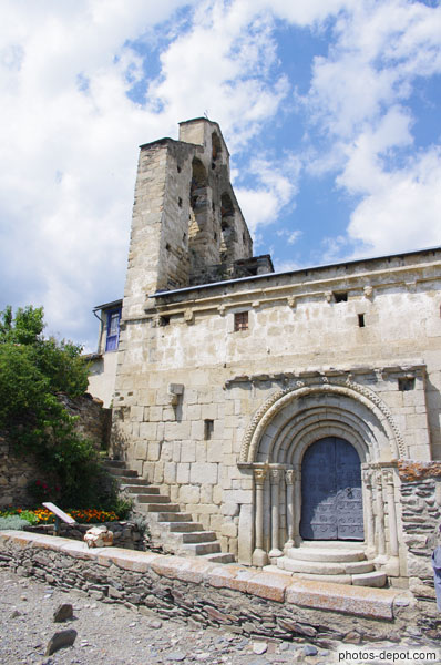 photo de portail et clocher Saint Estève