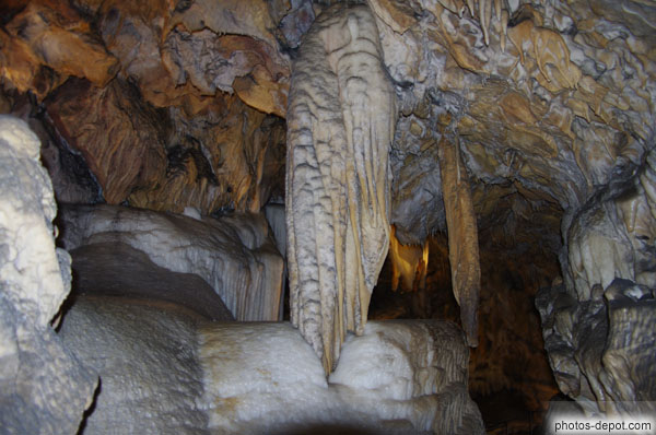 photo de multiples concretions de la grotte