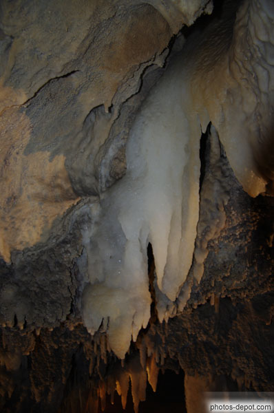 photo de stalactites blanches
