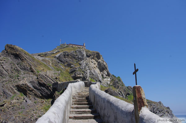 photo d'escalier menant au sanctuaire