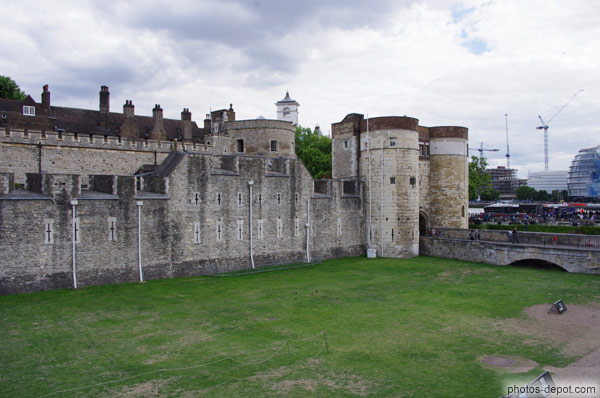 photo de Tours d'entrée de la tour de Londres