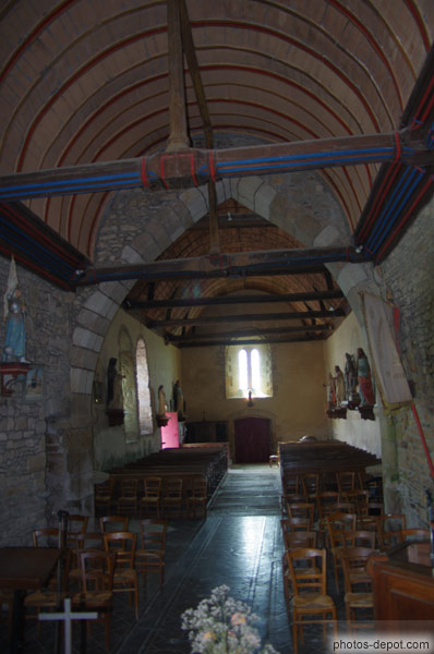 photo de petite église du moyen-âge