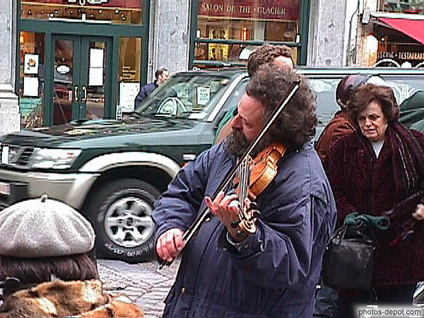 photo de violoniste de rue