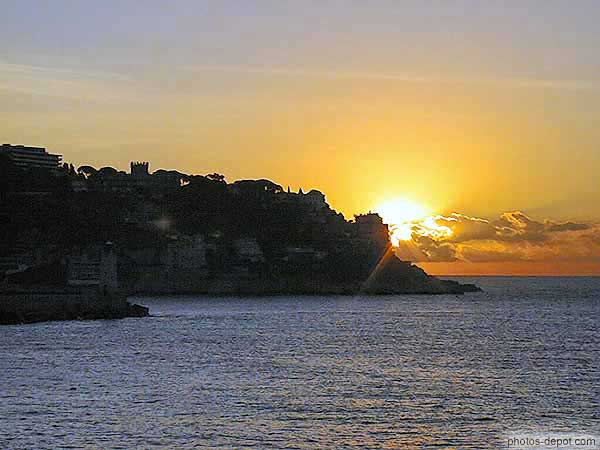 photo de lever de soleil sur la mer