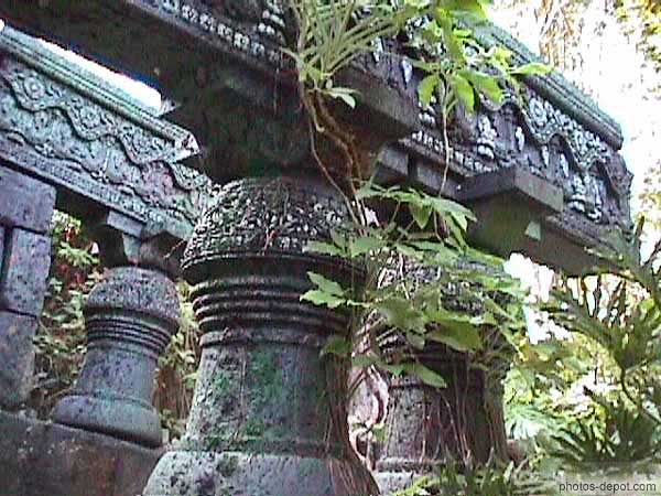 photo de temple indien dans la jungle