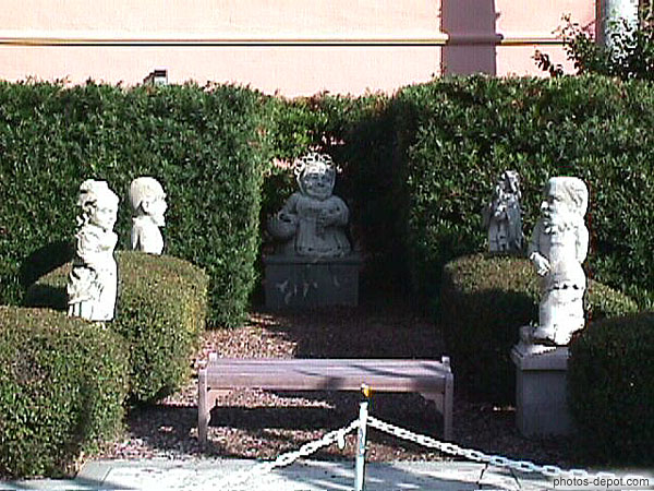 photo de statues nains