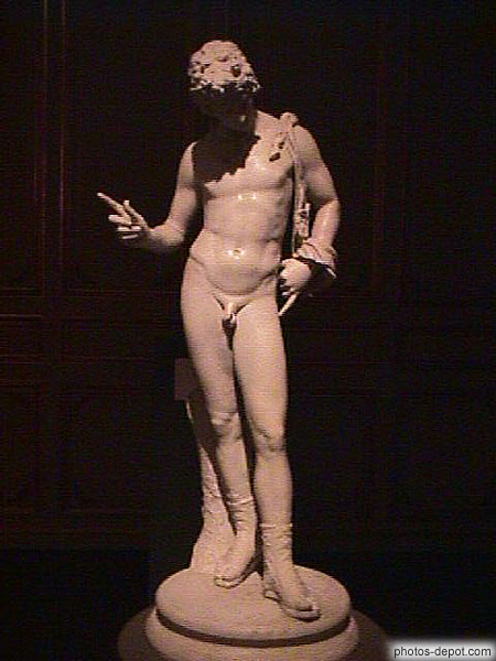 photo de Narcissius, marbre, copie d'une statue de Pompéi