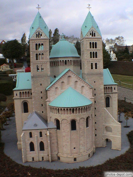 photo d'Allemagne, Cathédrale de Spire, la galerie des nains sous le toit, d'influence lombarde, a été rajoutée au XIe