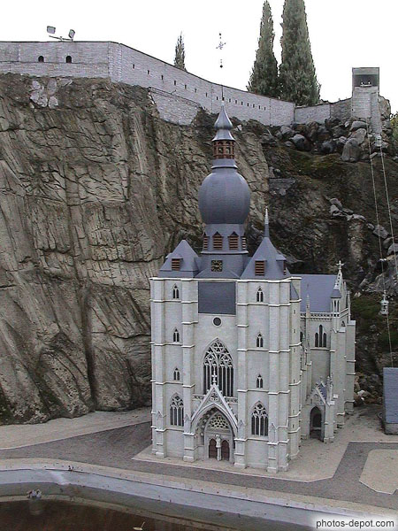 photo de Belgique, Dinant, Collegiale Notre Dame, à la tour en forme de poire