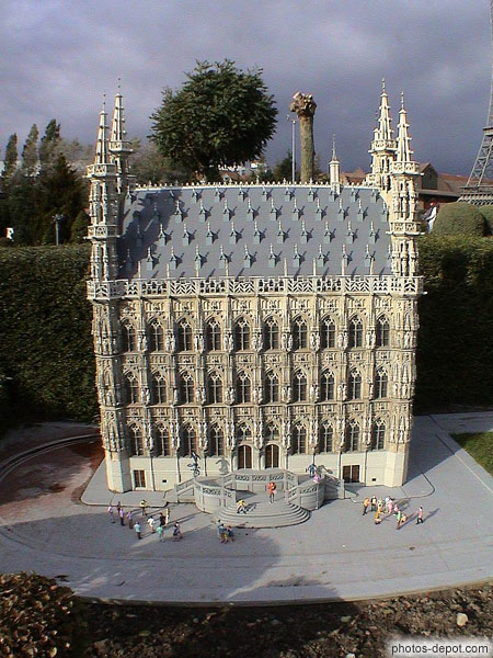photo de Belgique, Louvain, hotel de ville, en forme de chasse gothique XVe