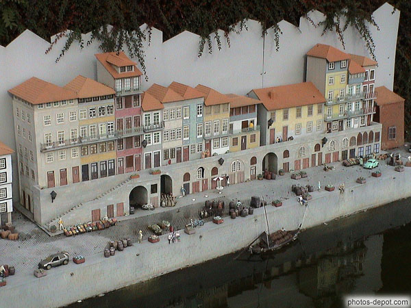 photo de Portugal, Porto, Le Cais da Ribeira, maisons en pierre et azulejos (carreaux de faience)