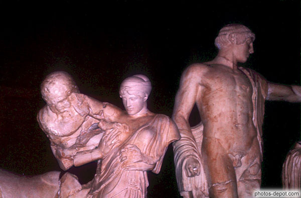 photo de 3 statues